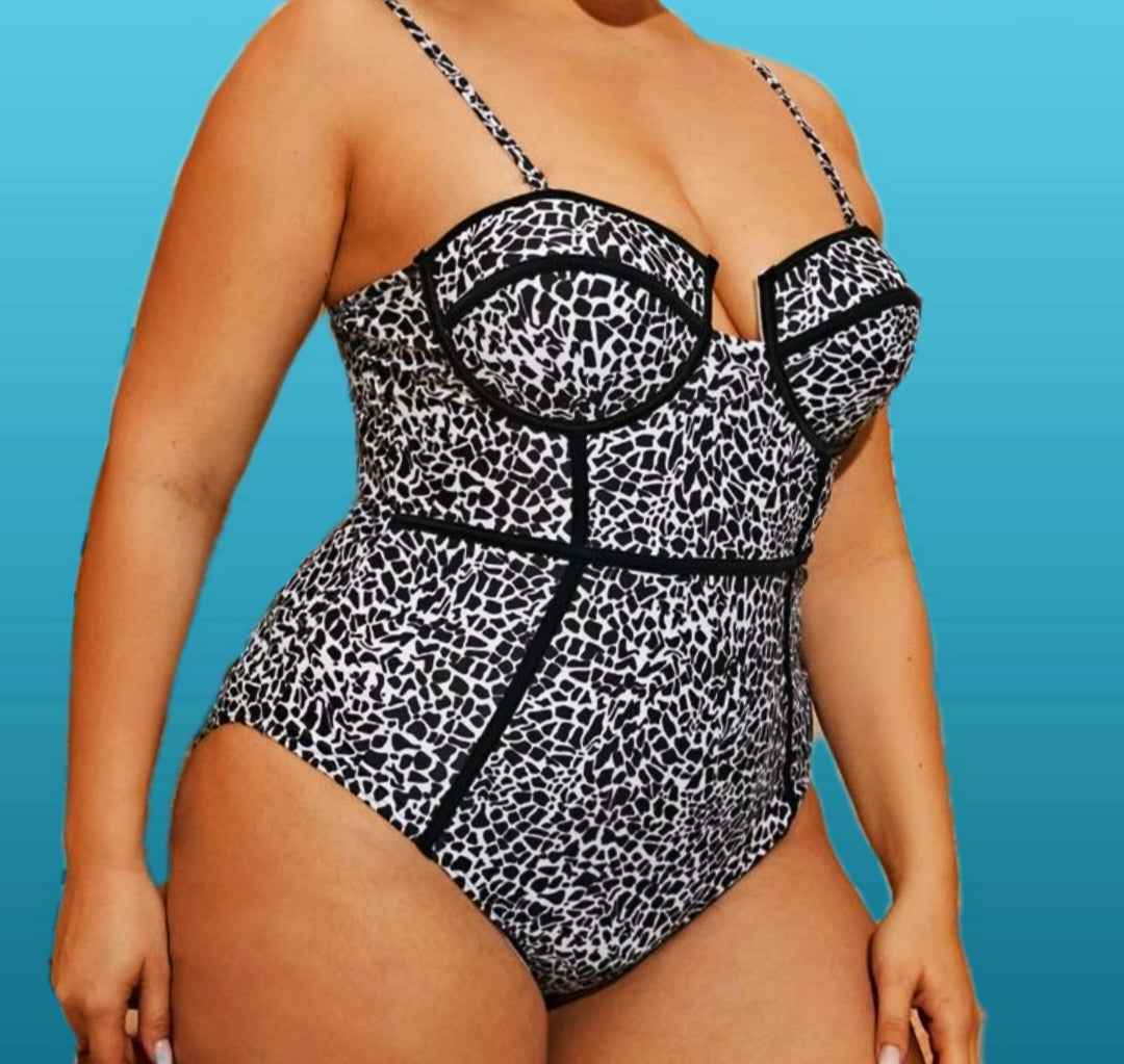 Swimsuit black &white, Plus size - Akese Stylelines